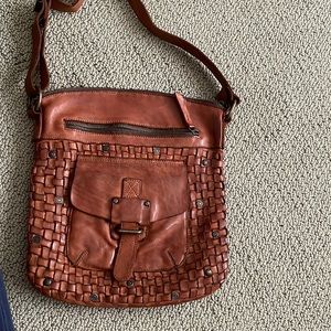 Leather weave pattern. Excellent condition. Inside like new.